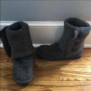 Grey knit UGG boots